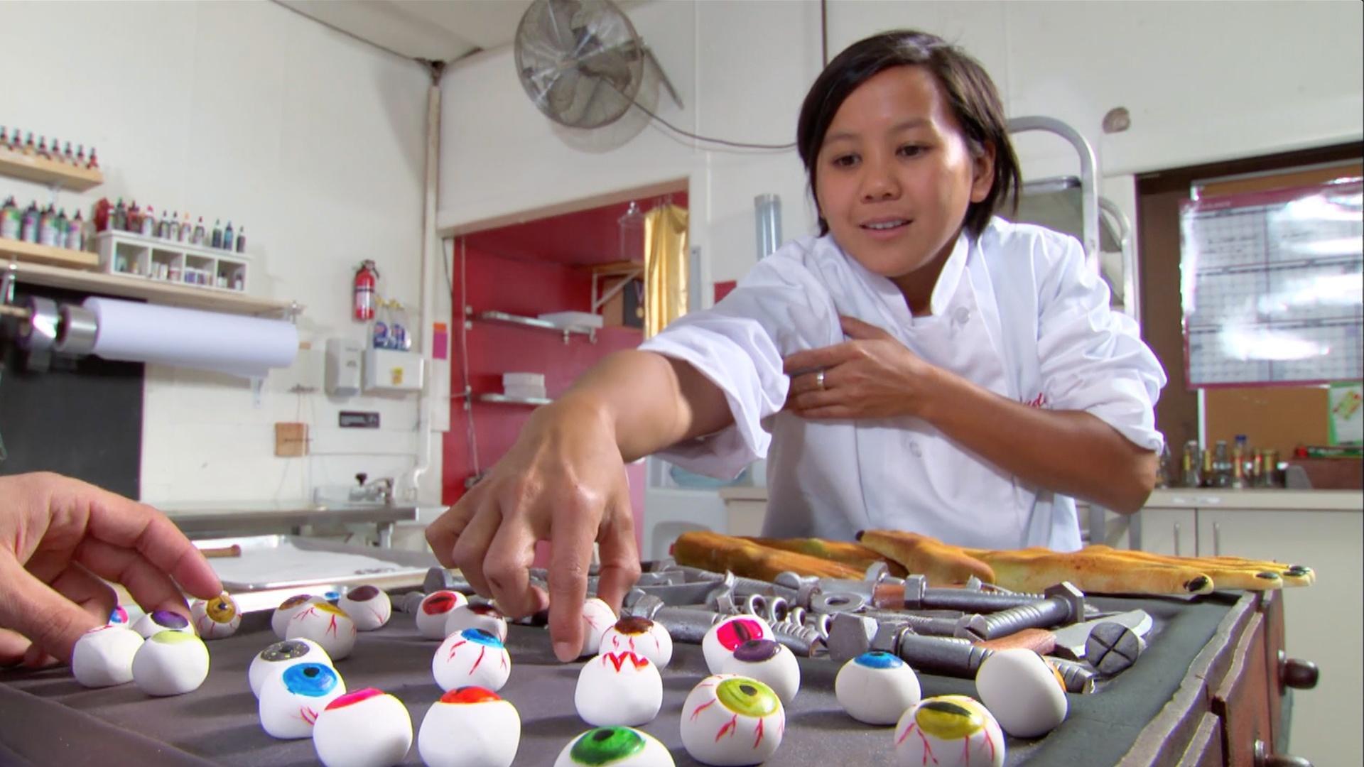 Judy and Adam join forces with a young pastry chef to create the cake of her dreams.